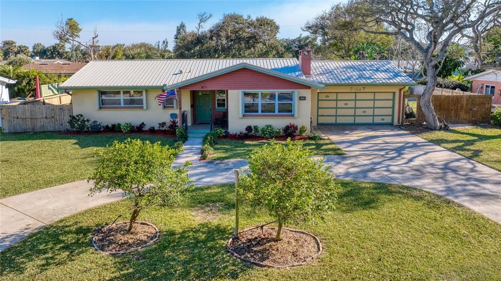 Recently Sold: $430,000 (3 beds, 2 baths, 1649 Square Feet)