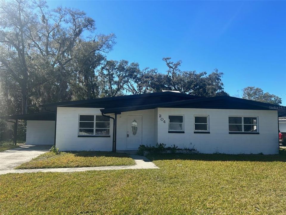 Active With Contract: $250,000 (3 beds, 3 baths, 1678 Square Feet)