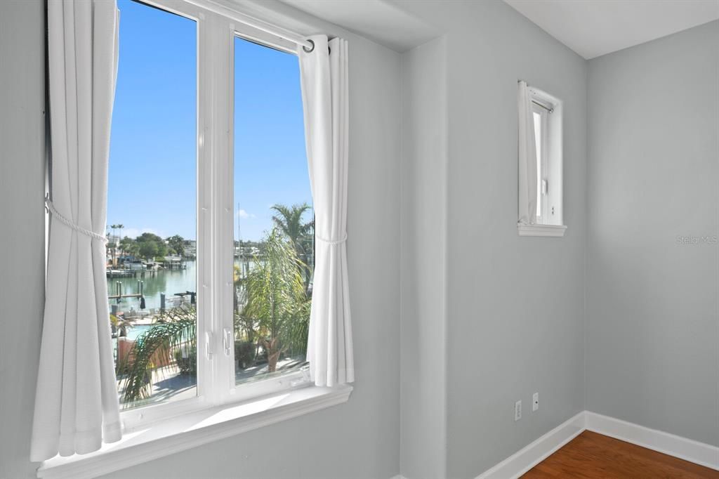 3rd Floor bedroom overlooking intracoastal