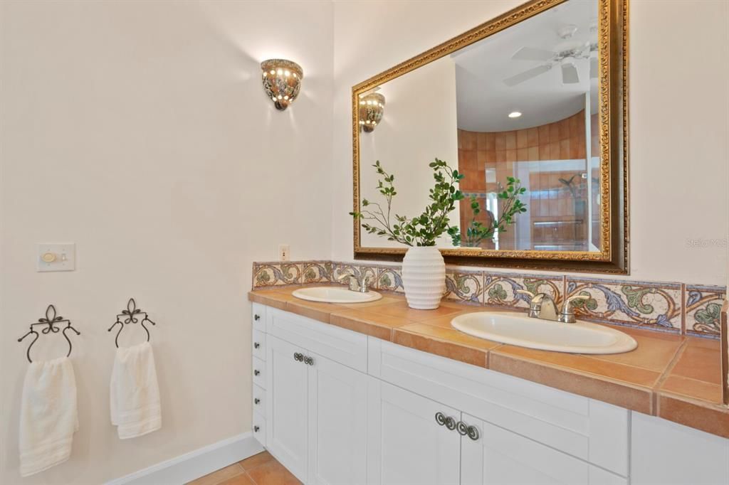 Double sink vanity