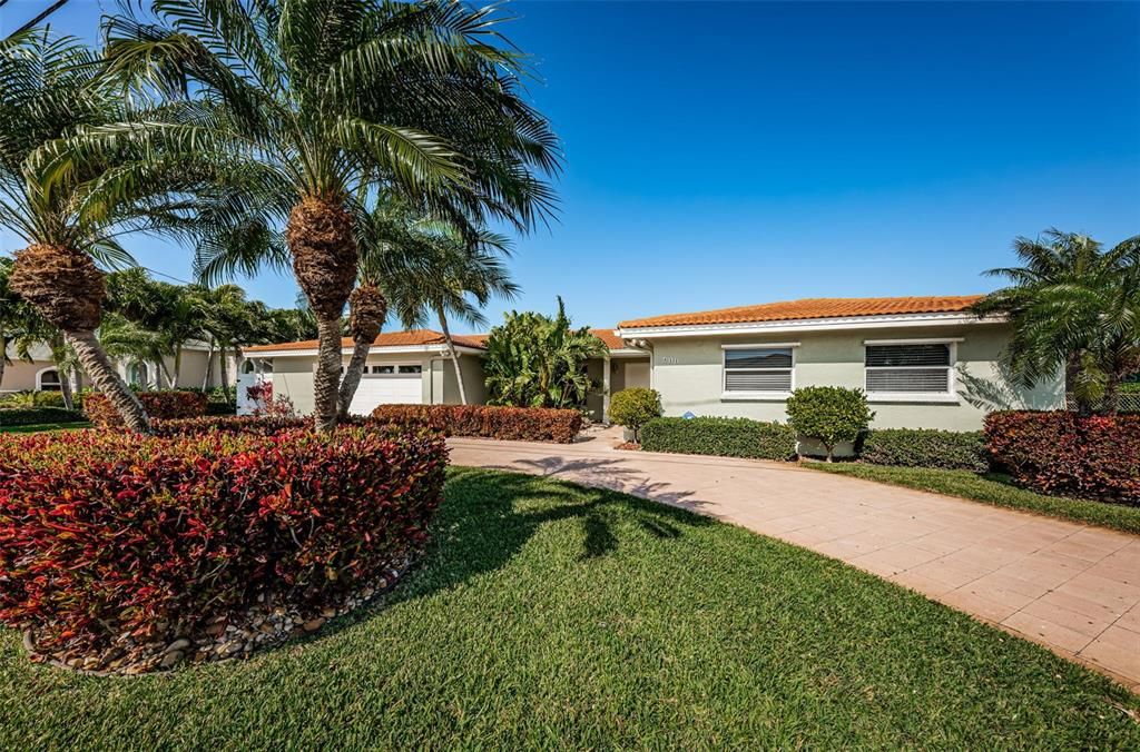 Recently Sold: $2,000,000 (4 beds, 3 baths, 2882 Square Feet)