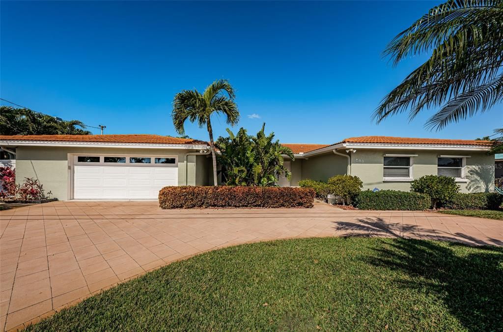 Recently Sold: $2,000,000 (4 beds, 3 baths, 2882 Square Feet)