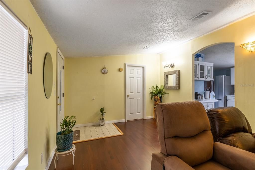 For Sale: $175,000 (4 beds, 2 baths, 1344 Square Feet)