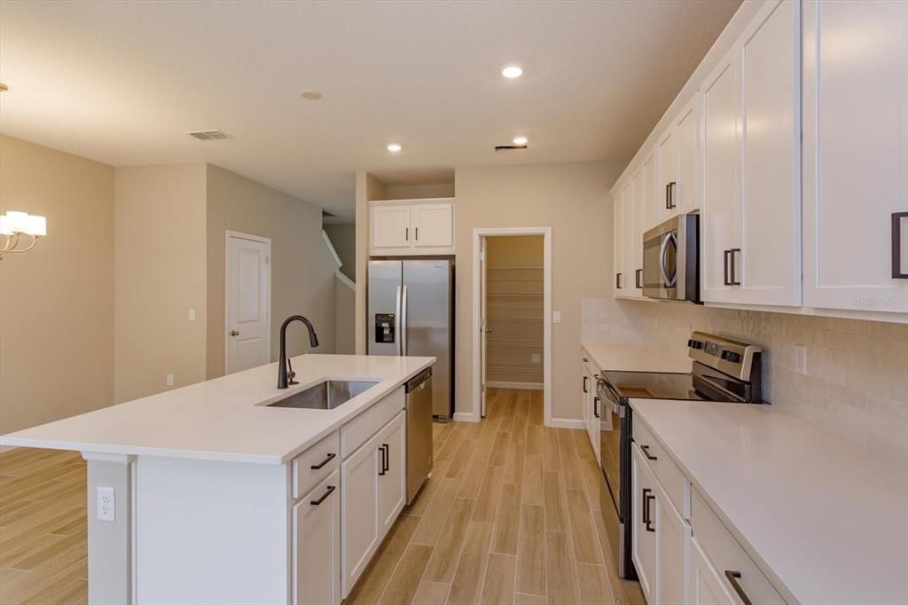 Active With Contract: $470,790 (3 beds, 2 baths, 1729 Square Feet)