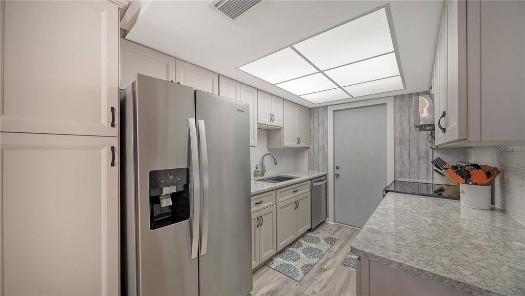 For Sale: $439,900 (2 beds, 2 baths, 1027 Square Feet)