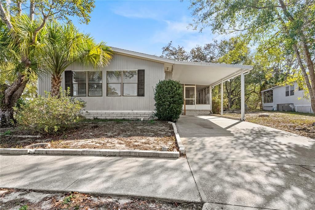 Active With Contract: $159,900 (2 beds, 2 baths, 1008 Square Feet)