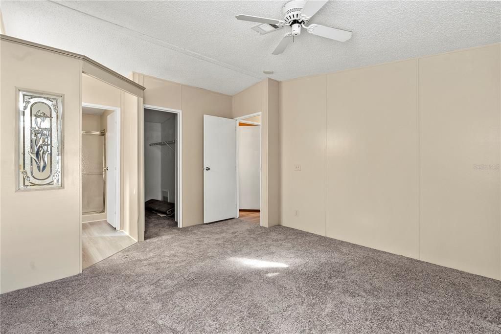 Active With Contract: $159,900 (2 beds, 2 baths, 1008 Square Feet)