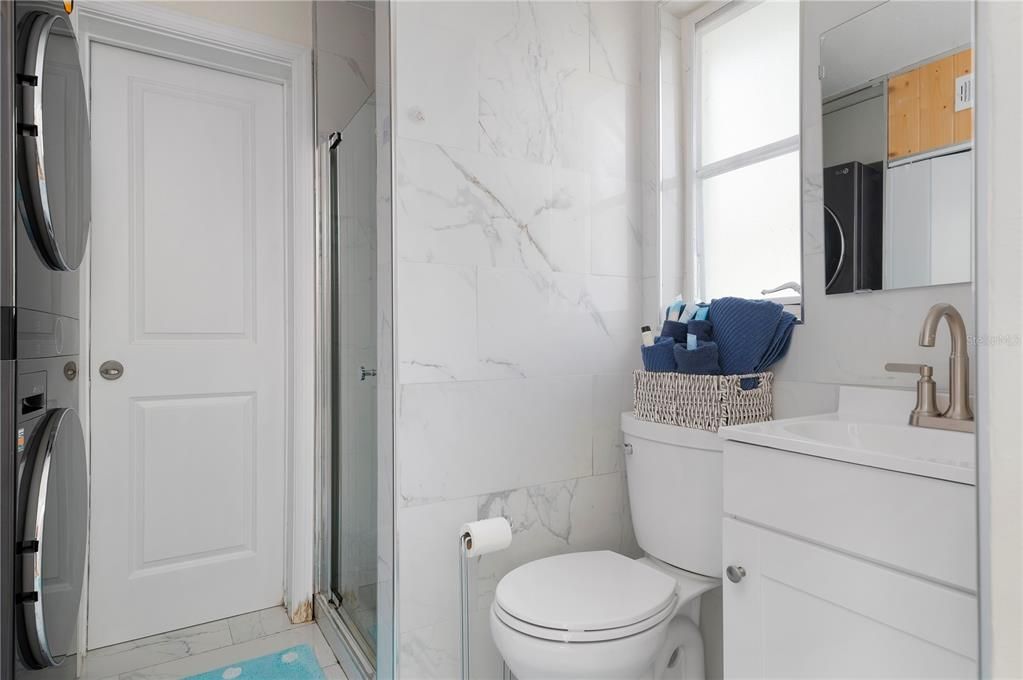 580 ensuite bath 2 with walk-in shower &  laundry