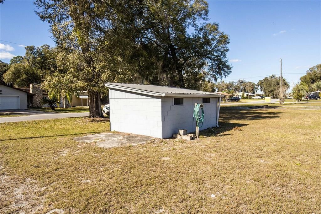 Active With Contract: $279,900 (3 beds, 2 baths, 1216 Square Feet)