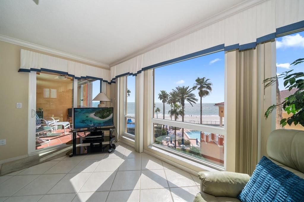 For Sale: $1,295,000 (3 beds, 2 baths, 1813 Square Feet)