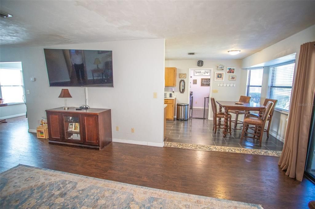 For Sale: $349,000 (3 beds, 2 baths, 1812 Square Feet)