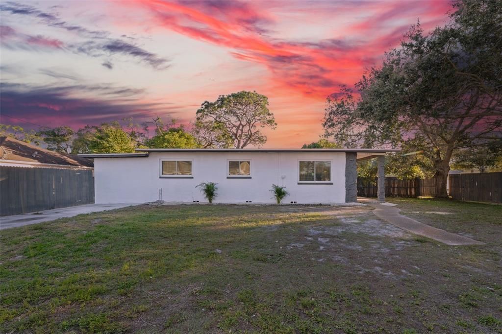 Recently Sold: $329,000 (3 beds, 2 baths, 1038 Square Feet)