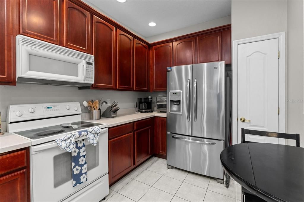 For Sale: $318,999 (2 beds, 2 baths, 1225 Square Feet)