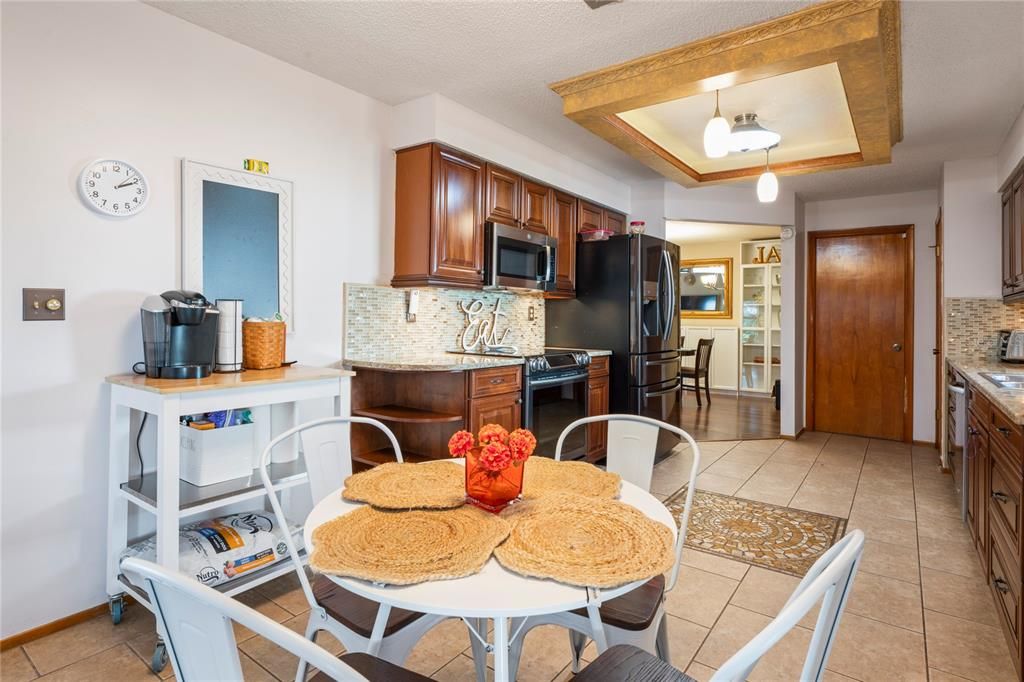 For Sale: $299,900 (2 beds, 2 baths, 1516 Square Feet)