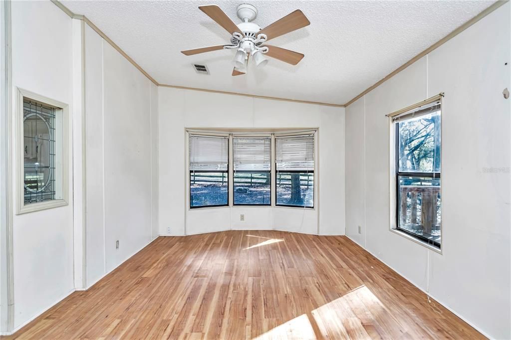Recently Sold: $295,000 (2 beds, 2 baths, 867 Square Feet)