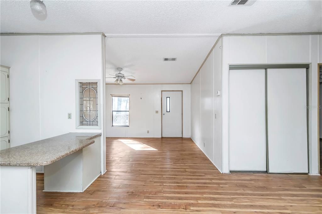 Recently Sold: $295,000 (2 beds, 2 baths, 867 Square Feet)