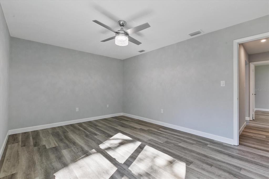 Active With Contract: $289,900 (2 beds, 2 baths, 1128 Square Feet)