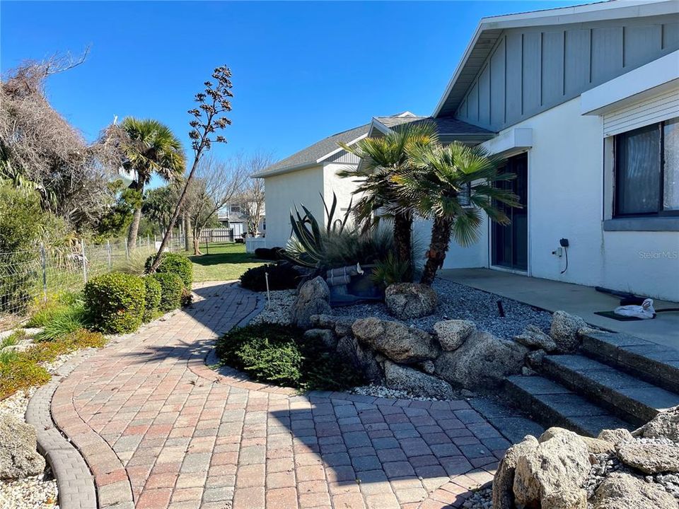Recently Sold: $1,100,000 (4 beds, 2 baths, 2758 Square Feet)