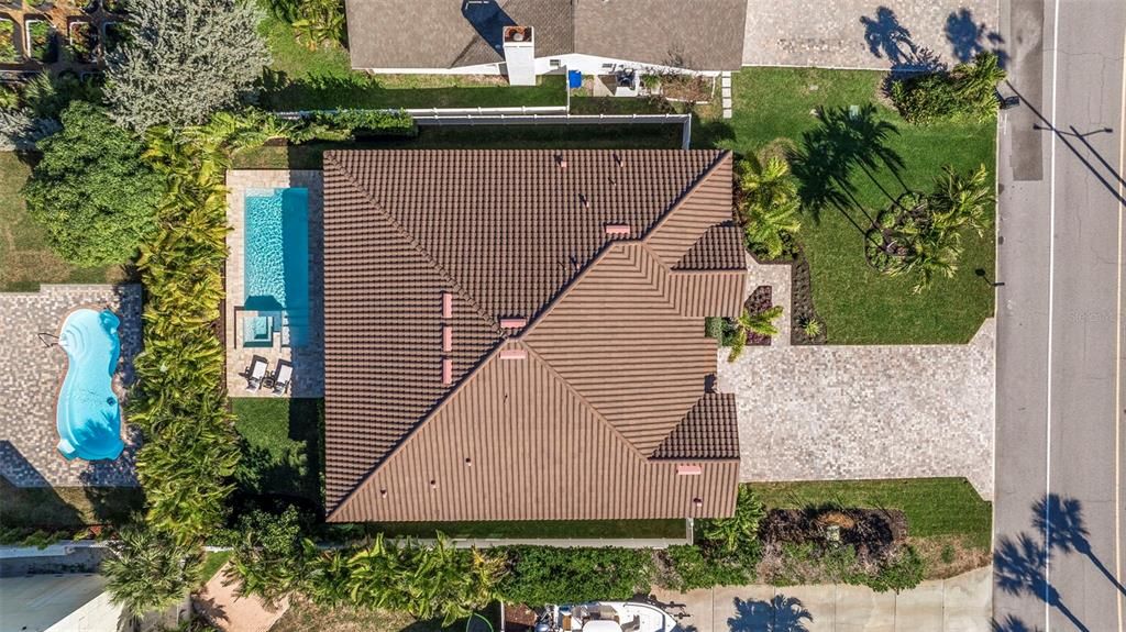 A solid barrel tile roof with a lifespan of up to 50 years.