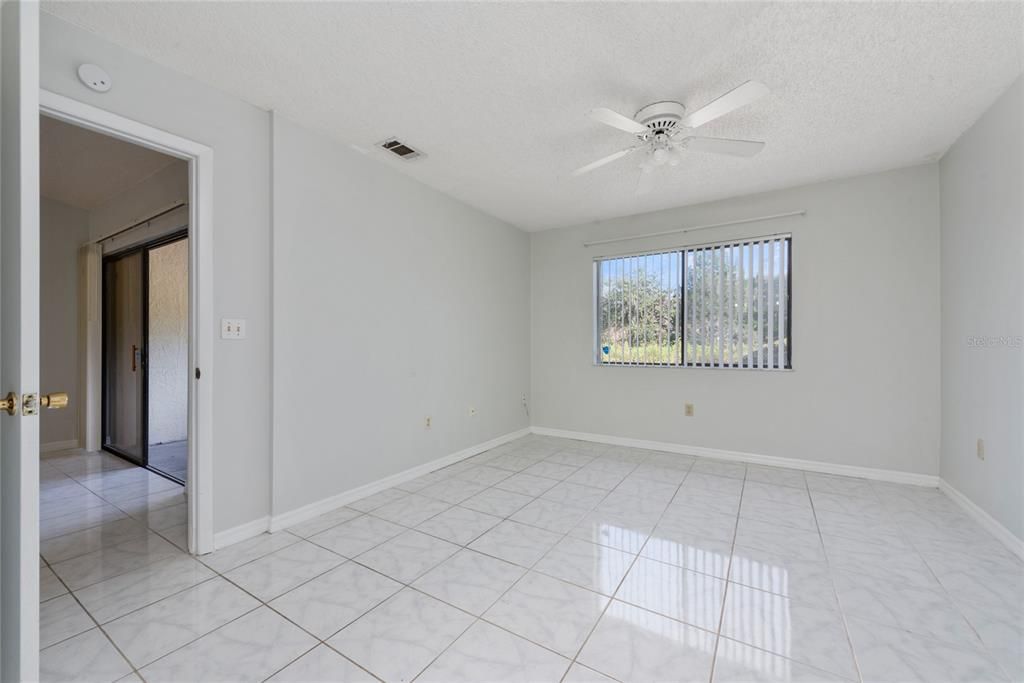 Active With Contract: $159,000 (2 beds, 2 baths, 930 Square Feet)