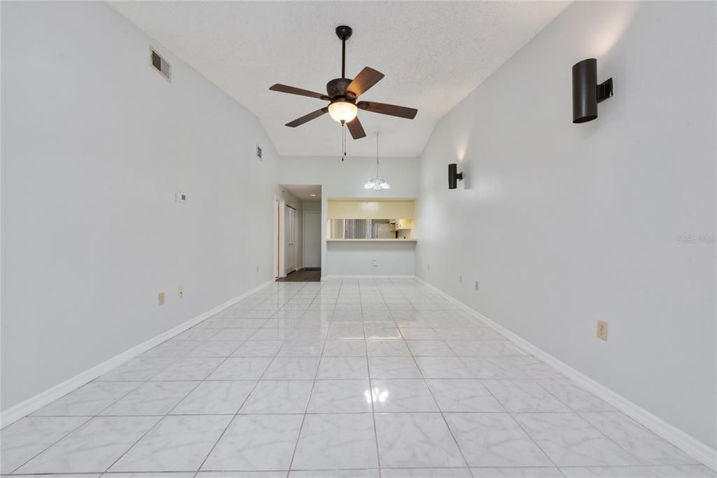 Active With Contract: $159,000 (2 beds, 2 baths, 930 Square Feet)