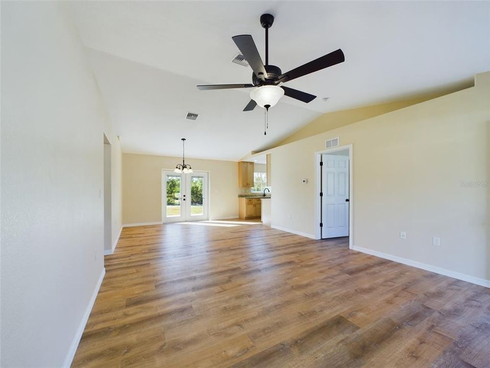 Active With Contract: $269,900 (3 beds, 2 baths, 1212 Square Feet)