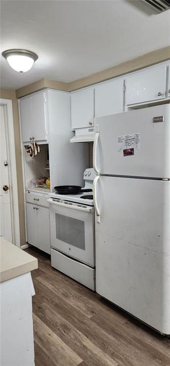 For Sale: $215,000 (2 beds, 1 baths, 960 Square Feet)