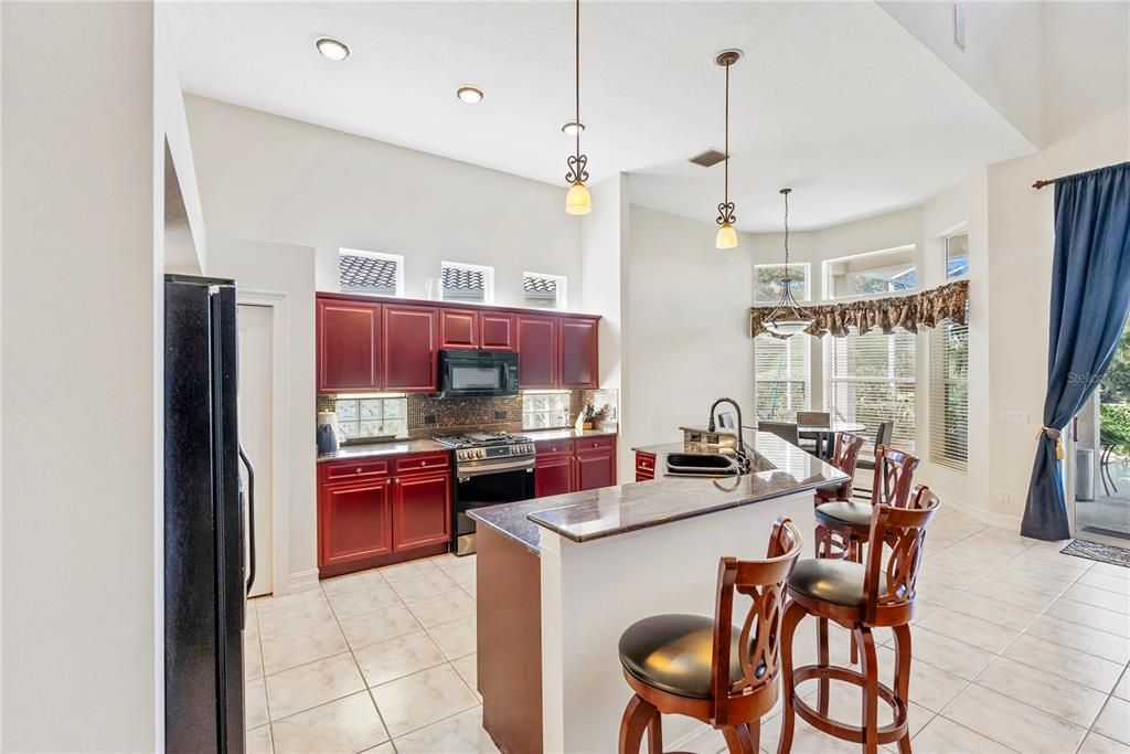 Recently Sold: $975,000 (4 beds, 2 baths, 2862 Square Feet)