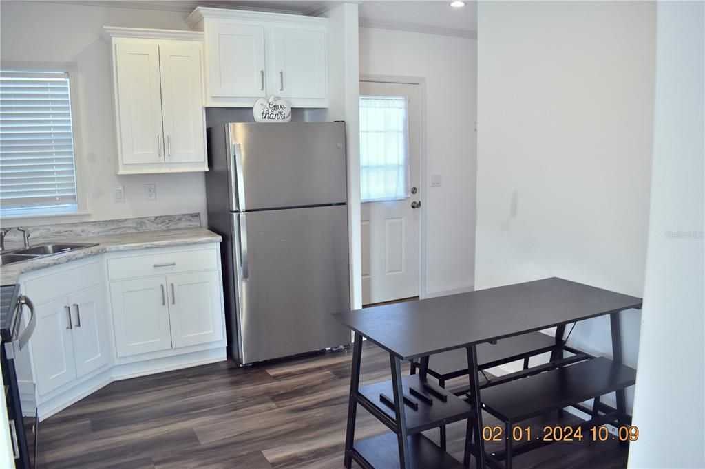 Active With Contract: $179,900 (2 beds, 2 baths, 831 Square Feet)