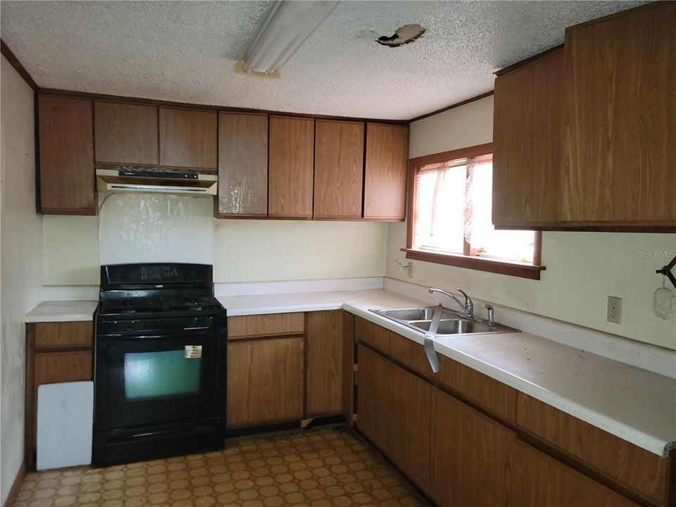 For Sale: $142,500 (3 beds, 1 baths, 1248 Square Feet)