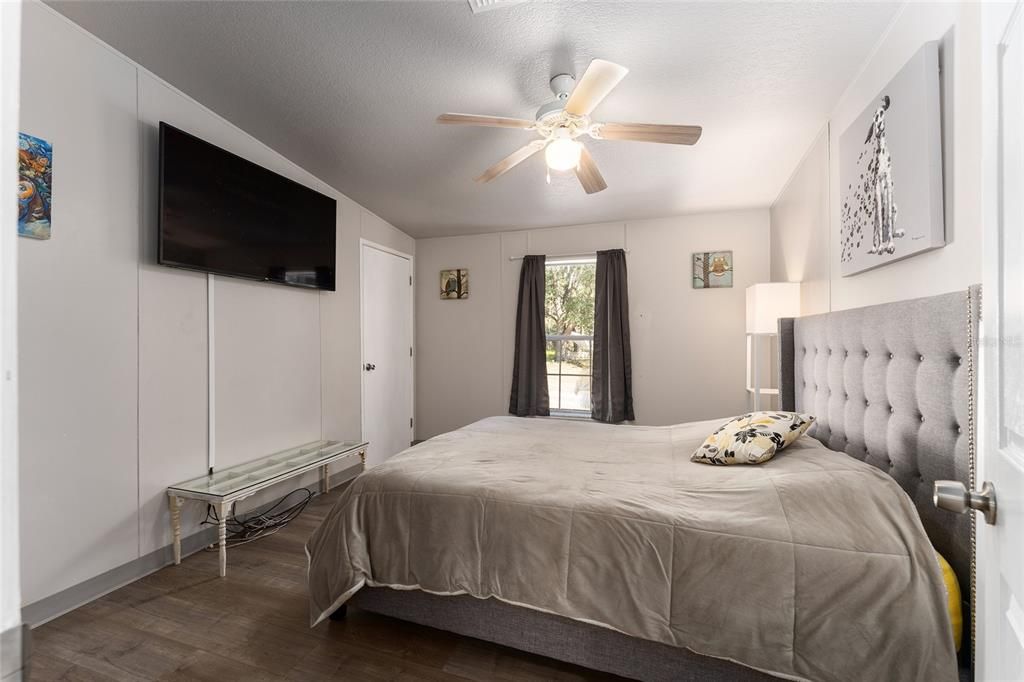 Recently Sold: $450,000 (3 beds, 2 baths, 1512 Square Feet)