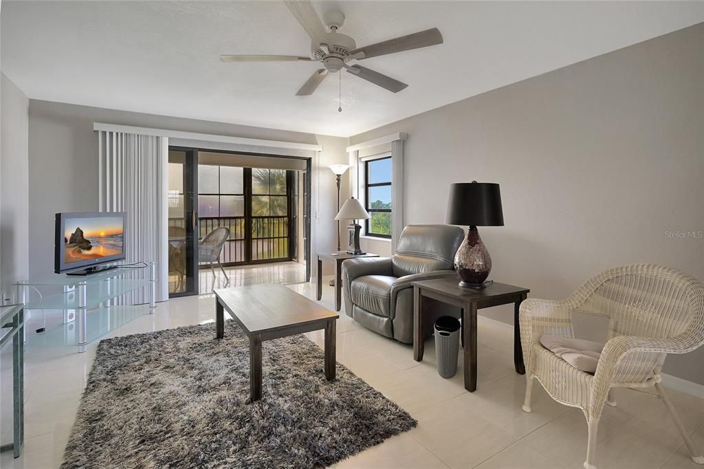 Active With Contract: $179,000 (2 beds, 2 baths, 1228 Square Feet)