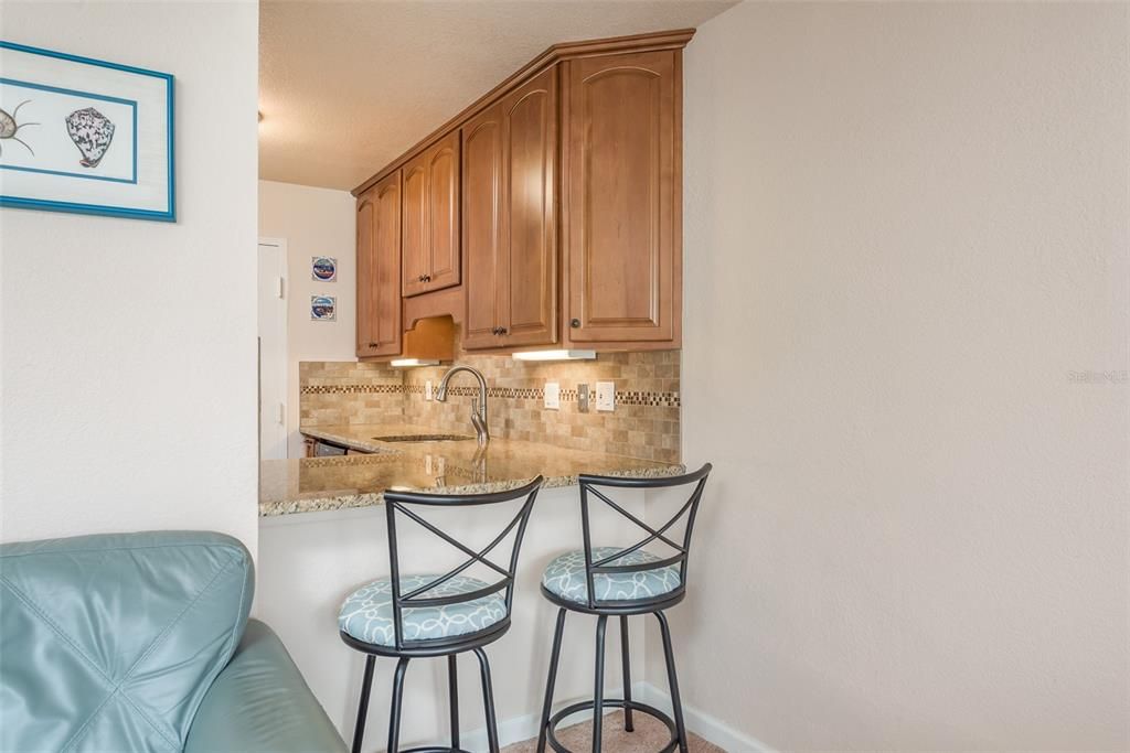 Active With Contract: $174,900 (1 beds, 1 baths, 670 Square Feet)