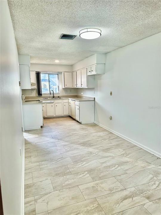 Active With Contract: $1,600 (2 beds, 1 baths, 1125 Square Feet)