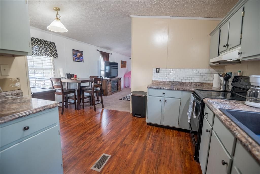 Recently Sold: $169,900 (2 beds, 2 baths, 1152 Square Feet)