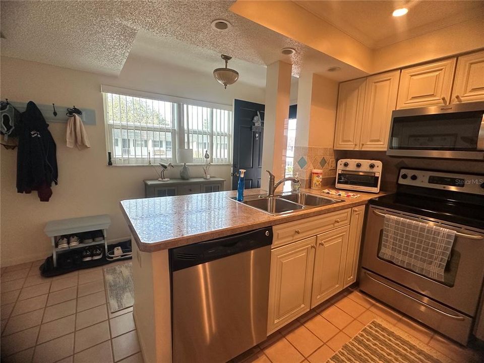 For Rent: $1,995 (2 beds, 2 baths, 1086 Square Feet)