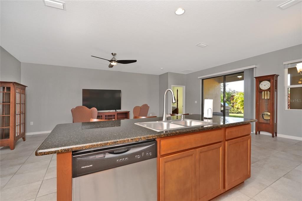 For Sale: $435,000 (4 beds, 2 baths, 2046 Square Feet)