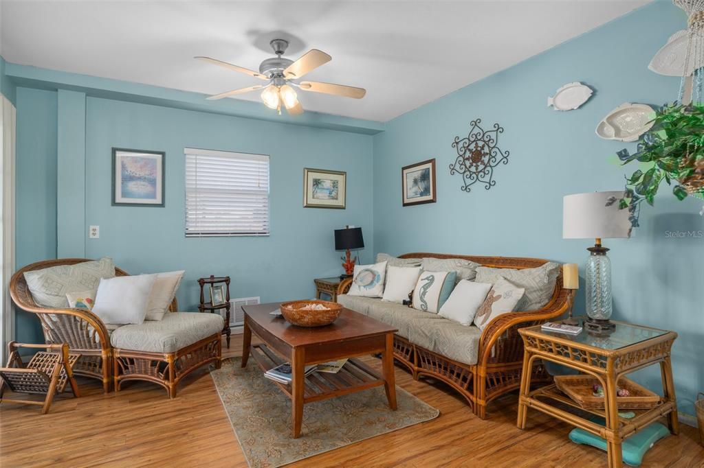 Active With Contract: $499,900 (2 beds, 2 baths, 1344 Square Feet)