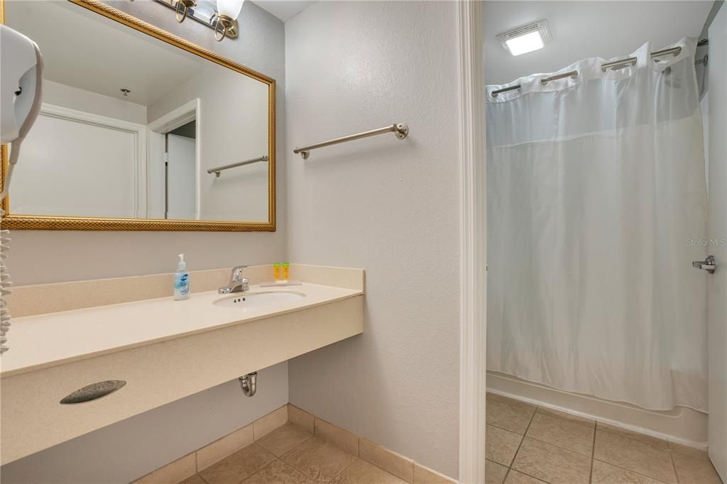 Active With Contract: $199,900 (2 beds, 2 baths, 795 Square Feet)