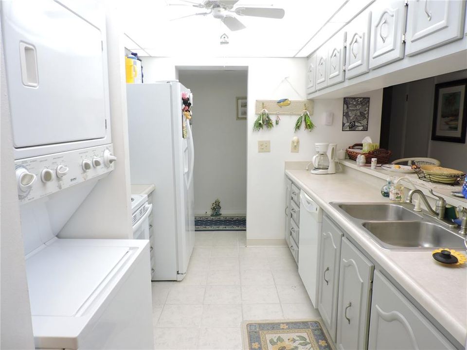 Vendido Recientemente: $159,500 (2 camas, 2 baños, 1120 Pies cuadrados)