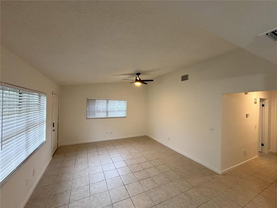 For Rent: $1,400 (2 beds, 2 baths, 950 Square Feet)