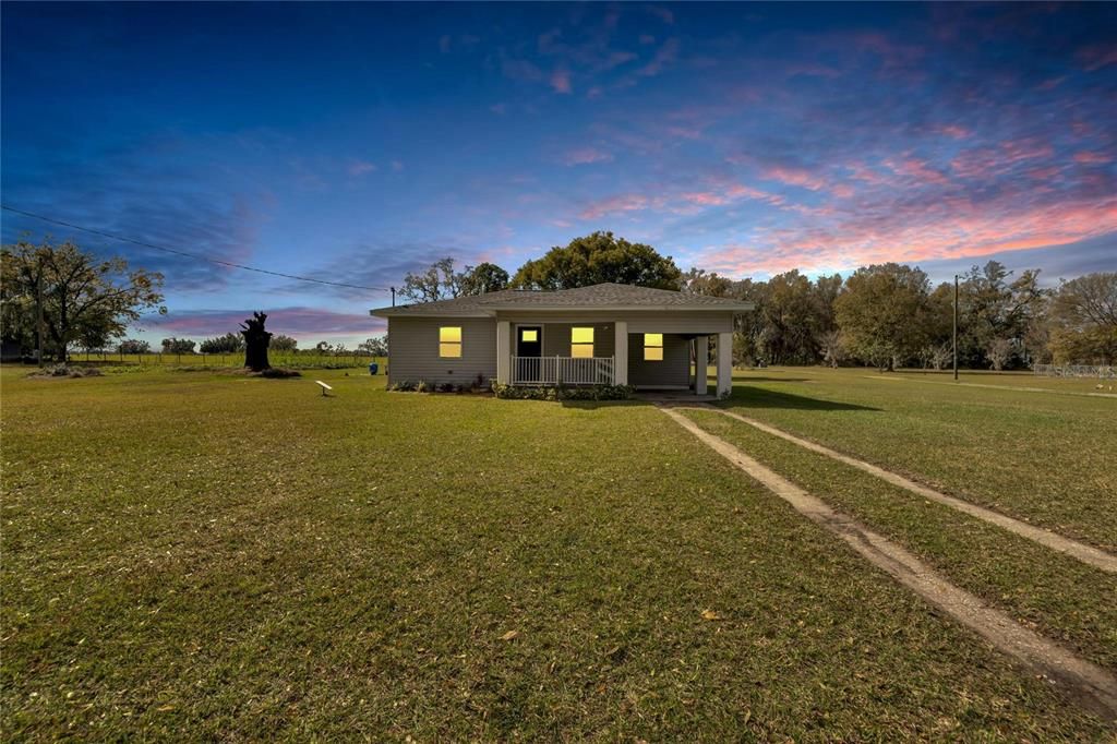 Recently Sold: $319,999 (2 beds, 1 baths, 908 Square Feet)