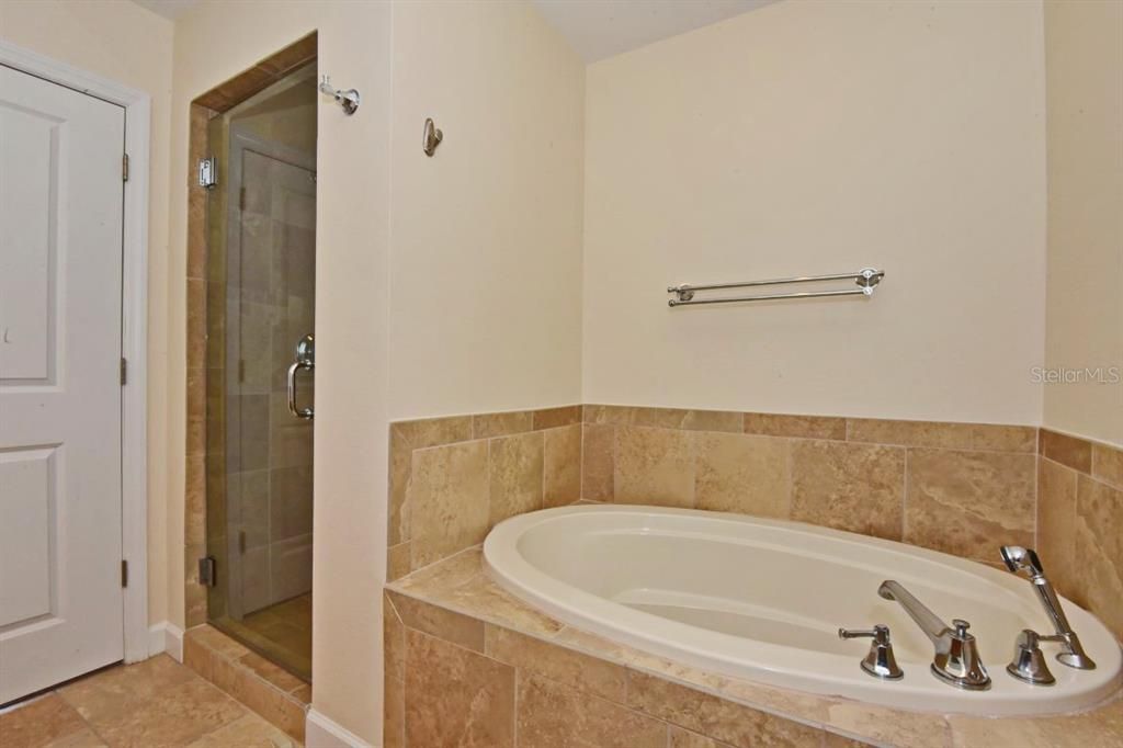 For Sale: $430,000 (2 beds, 2 baths, 1162 Square Feet)