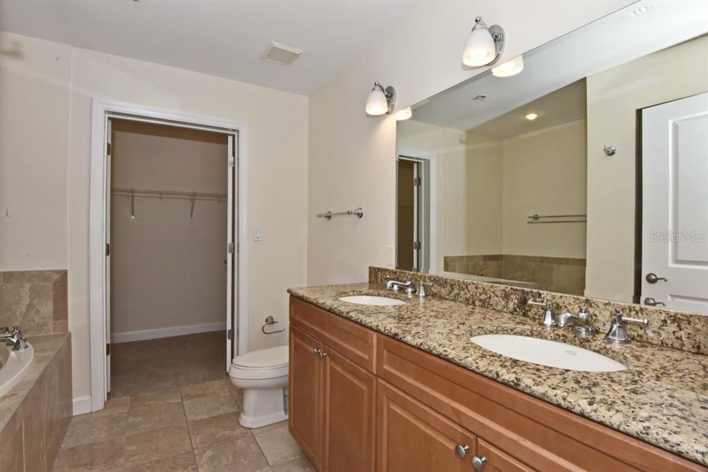 For Sale: $430,000 (2 beds, 2 baths, 1162 Square Feet)
