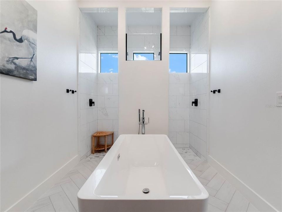 最近售出: $1,175,000 (4 贝兹, 3 浴室, 3273 平方英尺)