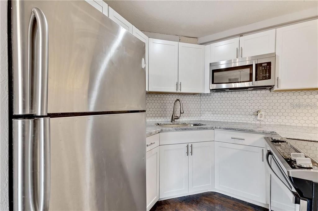 For Sale: $134,500 (1 beds, 1 baths, 708 Square Feet)