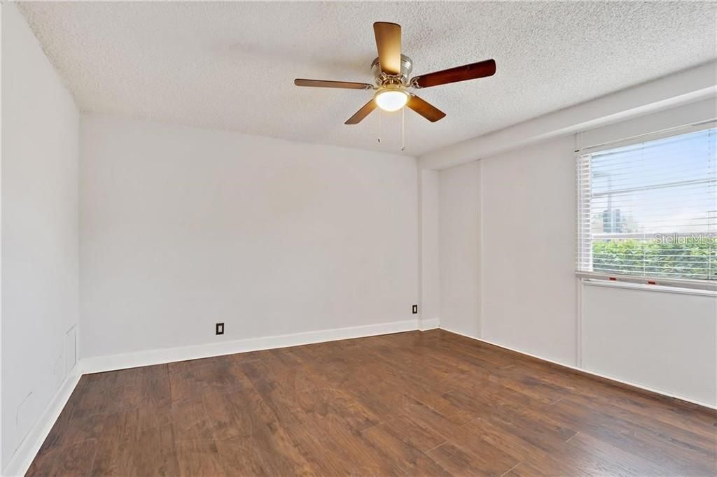 For Sale: $134,500 (1 beds, 1 baths, 708 Square Feet)