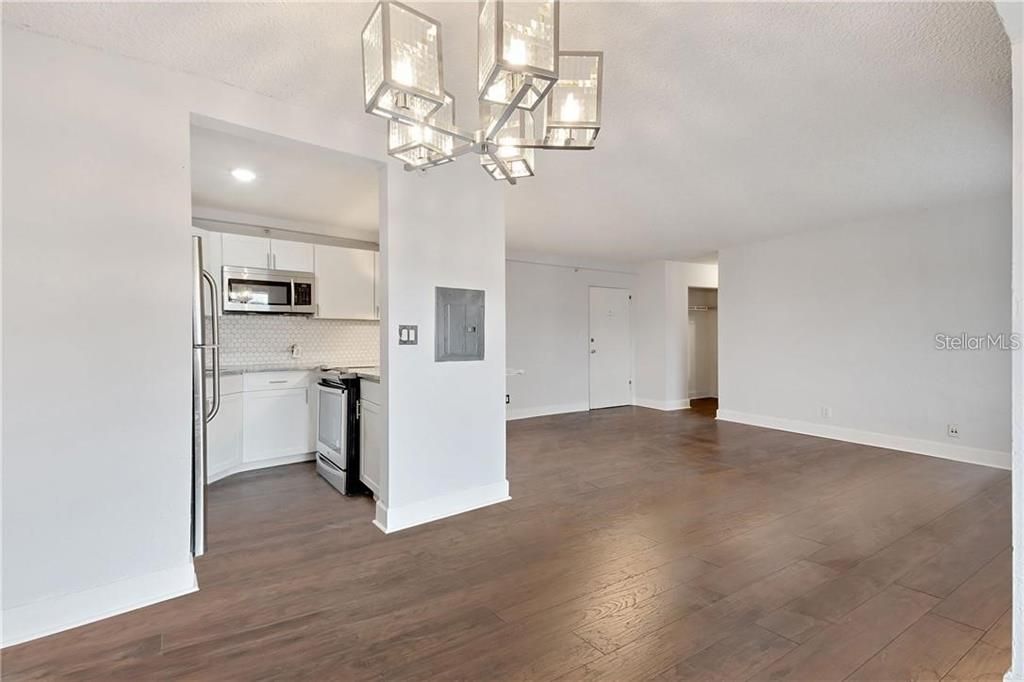 For Sale: $134,500 (1 beds, 1 baths, 708 Square Feet)