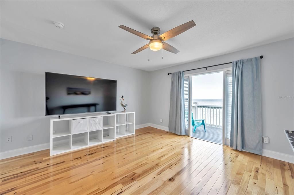 Recently Sold: $469,000 (2 beds, 1 baths, 1022 Square Feet)