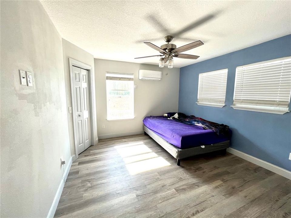 For Sale: $220,000 (1 beds, 1 baths, 768 Square Feet)